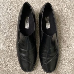 Munro black loafers